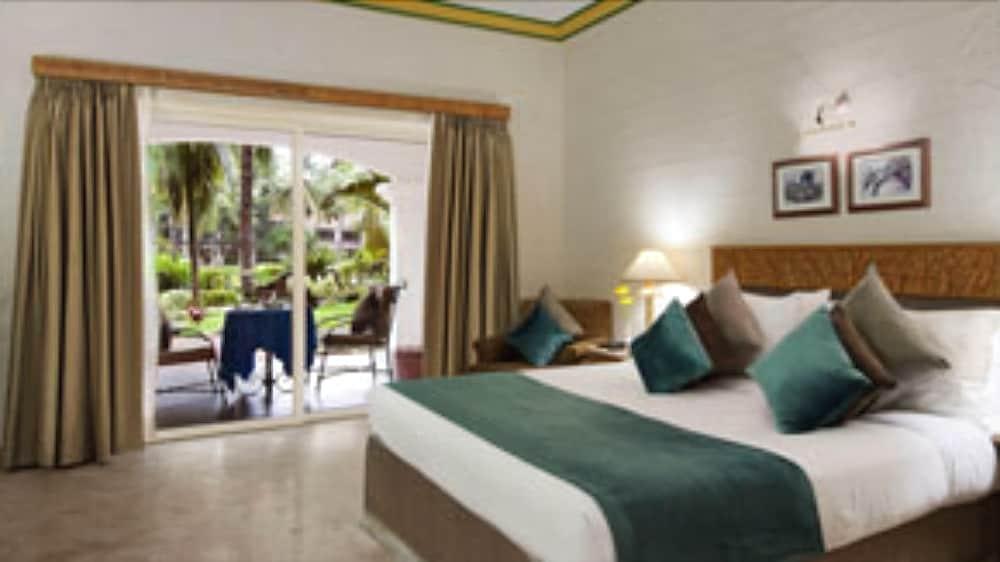 The Golden Palms Hotel & Spa Chik Bānavar Extérieur photo
