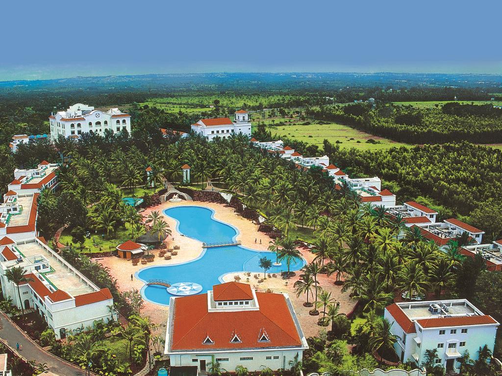 The Golden Palms Hotel & Spa Chik Bānavar Extérieur photo