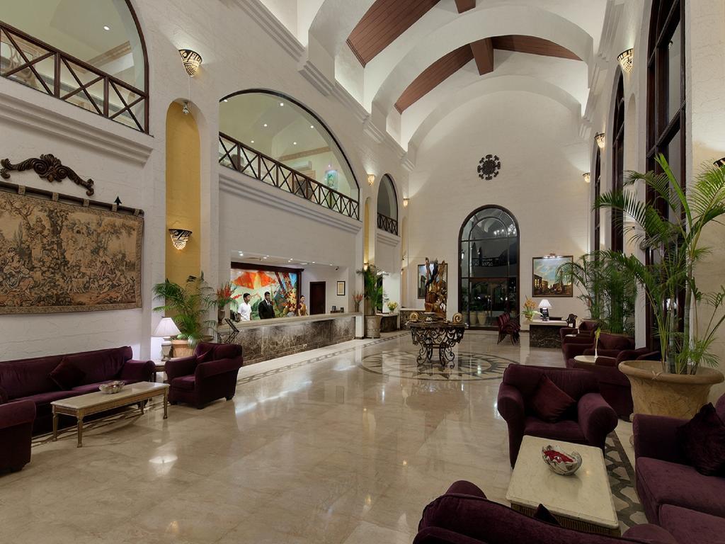The Golden Palms Hotel & Spa Chik Bānavar Extérieur photo