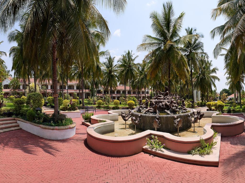 The Golden Palms Hotel & Spa Chik Bānavar Extérieur photo