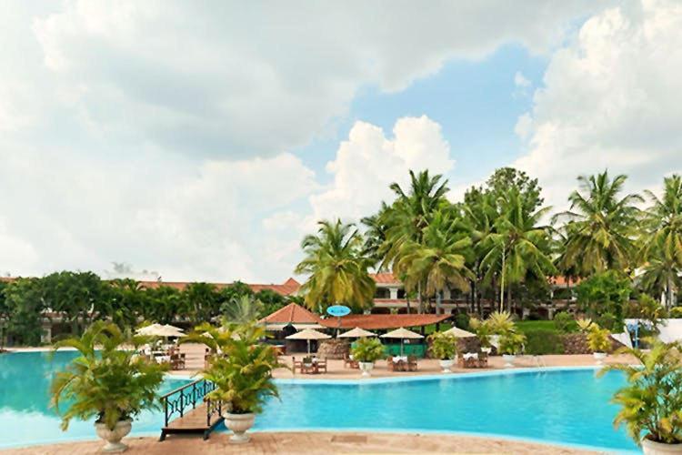 The Golden Palms Hotel & Spa Chik Bānavar Extérieur photo