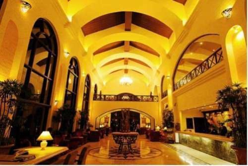 The Golden Palms Hotel & Spa Chik Bānavar Extérieur photo