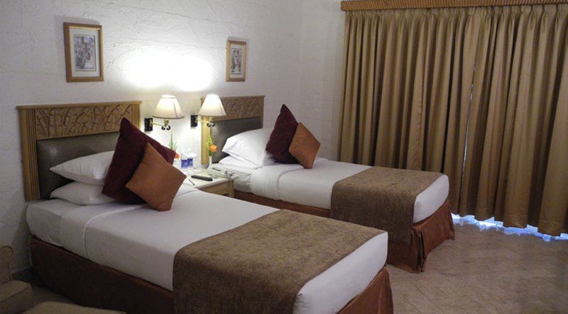 The Golden Palms Hotel & Spa Chik Bānavar Extérieur photo