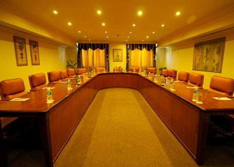 The Golden Palms Hotel & Spa Chik Bānavar Extérieur photo