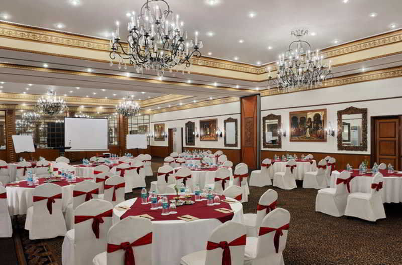 The Golden Palms Hotel & Spa Chik Bānavar Extérieur photo